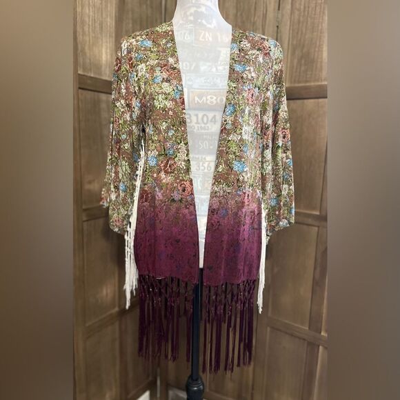GIMMICKS by BKE Floral Fringe Kimono. - Picture 1 of 10